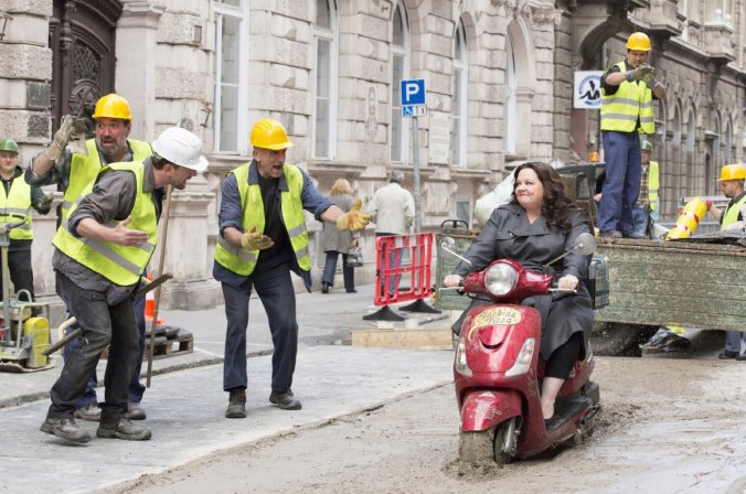 In one of the more expected moments Susan Cooper (Melissa McCarthy) tries to get her man but gets oh-so stuck in cement in "Spy."